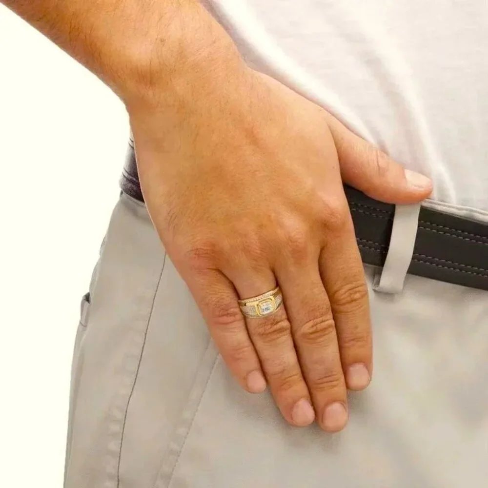 🆕 Men's Princess Cut 1.50 Ctw, Micro Pave Diamond Ring 18K Yellow Gold 🆕 - Picture 5 of 6
